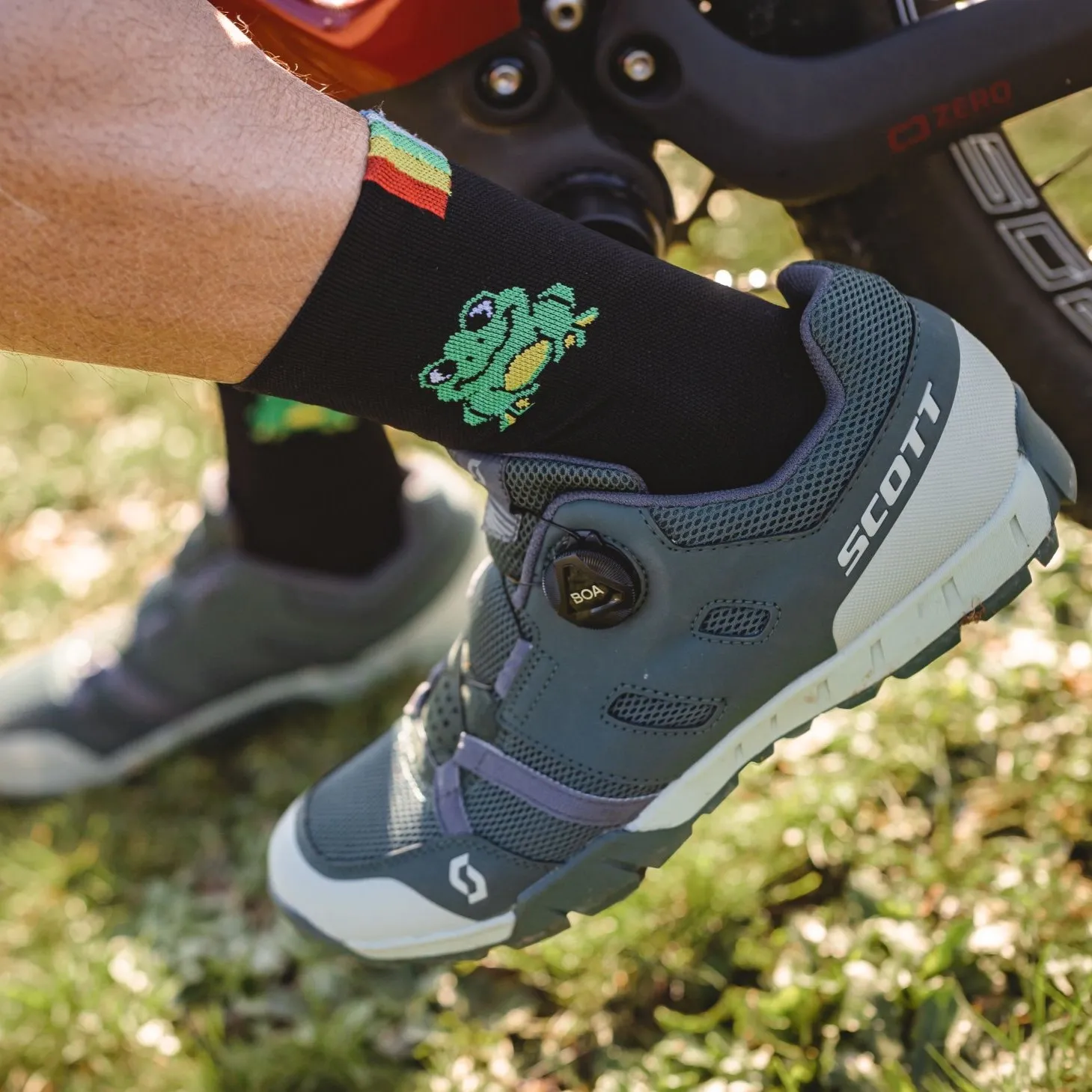 Rainbows - Paire de Chaussettes - Emily the Frog - Image 2